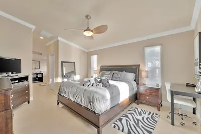 Image de Villa Victoria 5 min to Sponge Docks, Innisbrook Golf Res. , parks, beaches etc. .