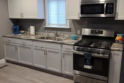 Image de Newly renovated home 5 minutes from beach, dining and recreation