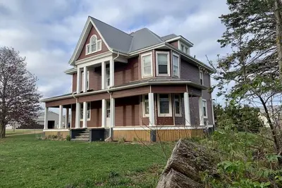 Image de Waterfront 6 bedroom (8 beds), 51\/2 bath house in Summerside, Pei.