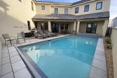 Image de Sunshine Villa. . Sleeps 30, 8 Br, 8 Ba, New 2023. Pool/Spa, Super nice and Roomy.