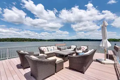 Image de Luxury Home on Private Peninsula