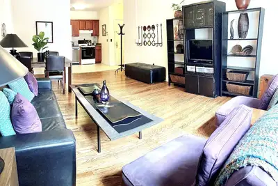 Image de Vibrant Classic Bk Neighborhood! 1 Block From Boutiqes, Restraunts, Shops & More!