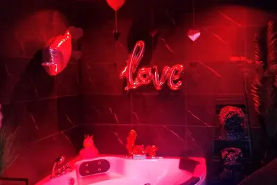 Image de (Jacuzzi, Netflix, Massage)💖 Love & Relax 🛀🍾