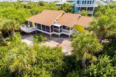 Image de Sunset Beach: Secluded Beachfront Property with Stunning Island Views