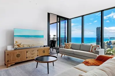 Image de Signature Broadbeach Ocean Views Apartment - CoastHM
