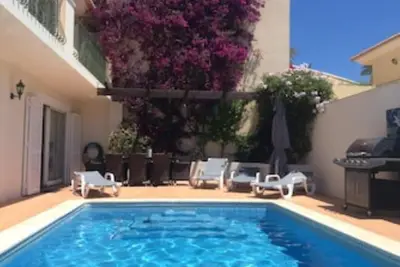 Image de Luxury Villa overlooking beach-Private Pool, traditional village location