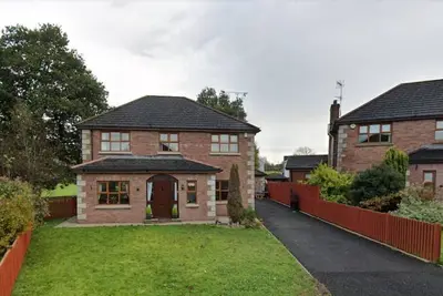Image de Large private detached home