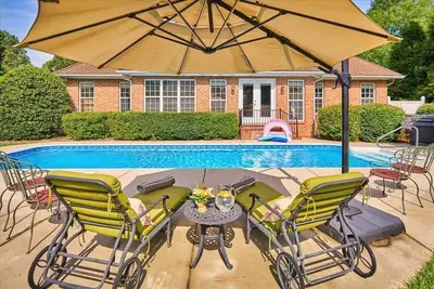 Image de Spacious Home with Private Pool in Pinehurst
