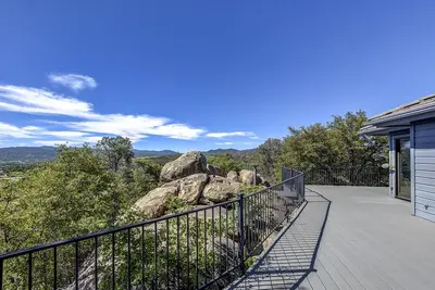 Image de Breathtaking 360 Degree Views of the City From Every Window