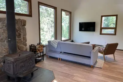 Image de Quiet Cabin in the Pines