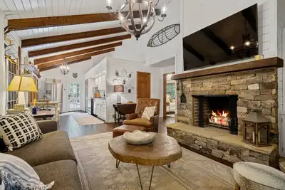 Modern cabin in Big Canoe