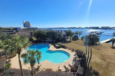 Image de Pirates Point of View Top Floor!