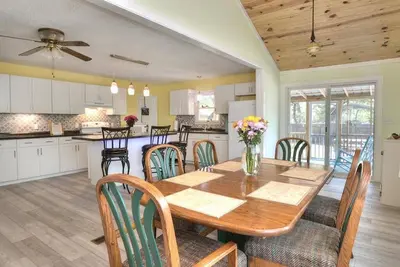 Image de Mandolin Wind your family beach getaway. \n5 minute walk to the beach. 10% off