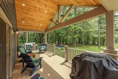 Image de New! Wake Up Grateful: Lake Front, Hot Tub, Dock Slip!