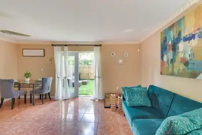 Image de Opa-locka Townhome, 15 Mi to Miami Beach!