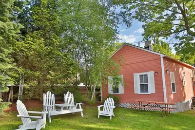 Image de Classic Lakeside Cottage for Families – 2br Comfort at The Naswa Resort