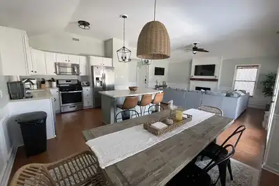 Image de Gorgeously Refreshed in 2023! Top Floor 4 Br 1. 5 Blocks from Beach & Boardwalk!