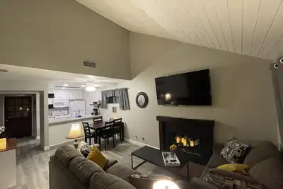 Image de Condo walking distance to Restaurants and Shopping