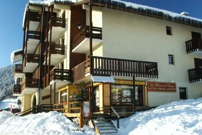 Image de 100m du centre station, 2ème étage, vue montagne, balcon, télévision, casier à ski, 27m²
