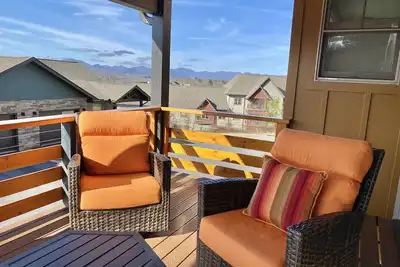Image de {Village Retreat} Luxury Mountain Townhome Pet-Friendly