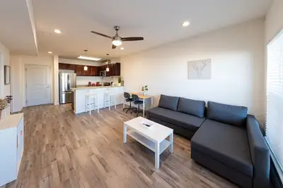 Image de 3e| Cozy One Bedroom in Gated Condo by a Lifestyle Center in Katy, Tx