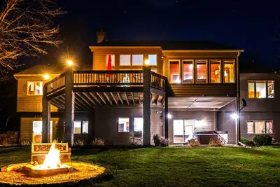 Image de Gorgeous Views, Hot Tub, Fire Pit, Game Room, Large Yard! It's A Special One!