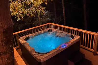 Image de The Owl Barn - Most Unique Cabin in The Smokies. Hot Tub, Family & Pet Friendly