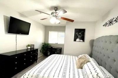 Image de Newly renovated, walking distance to amenities, close to many outdoor activities