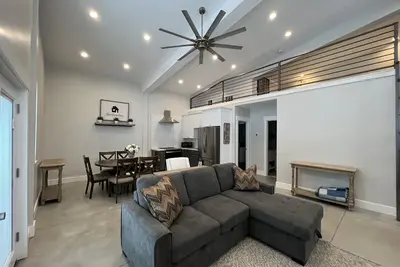 Image de Darling Cottage Close to Resorts and other winter activities.