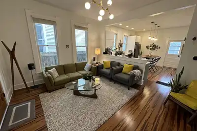 Image de 2 Bedroom Bungalow on the Old Historic Northside