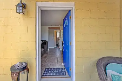 Image de Pelican Easy access, spacious beach cottage steps to ocean with large private yard