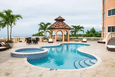Image de 7 Bedroom Luxury Villa Fully Staffed with Chef