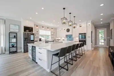 Image de Beautiful Modern Lake Home in Mooresville Nc