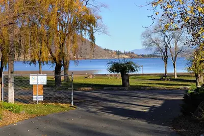 Image de Beautiful beach, Kvr trail for biking & walking, heated pool right out your door