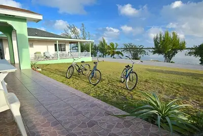 Image de 2 Double Bedroom, Chester's Highway Bonefish Lodge