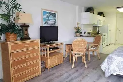 Image de Waikiki Studio, Vacation Condo Rental. . . Steps to Beaches! \nSleeps 4.