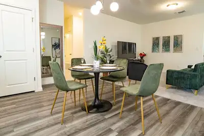 Image de Lavishly Decorated 3-Bedroom Home Near Samsung Taylor with King-Sized Bed