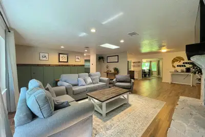 Image de Kayaks, Boat Parking, King bed, Breakfast, Bikes, Ping Pong, Games