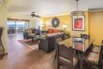 Image de Penthouse Suite sleeps 6 Incredible ocean view!