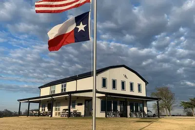 Image de Texas Farmhouse/Ranch on 150 Acres - New Construction - Sleeps 18