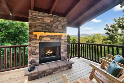Image de Dog Friendly! Mountain Views! Wood Fp! Hot Tub! Air Hockey! Arcade! King Beds!