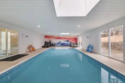 Image de Heated Indoor Pool! ! ! Brand New 6bd/5ba House! ! ! ! !