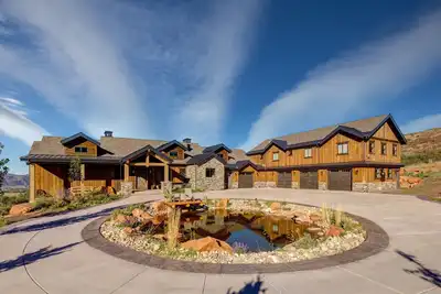 Image de Private Mountain Estate With Acreage - Close to Everything!