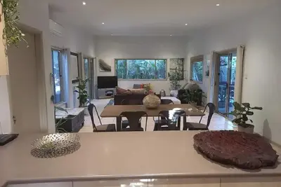 Image de Private, tropical home in Ocean Shores.