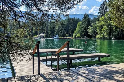Image de 3 Bedroom, 3 Bath, Exclusive-Use Lakefront Property