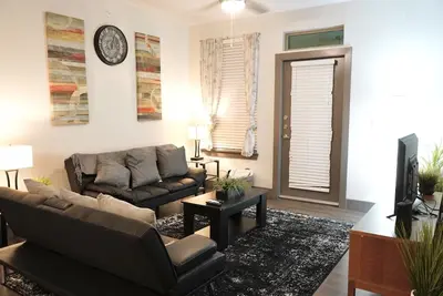 Image de Lavish 2Bd/2Ba- Iah Area