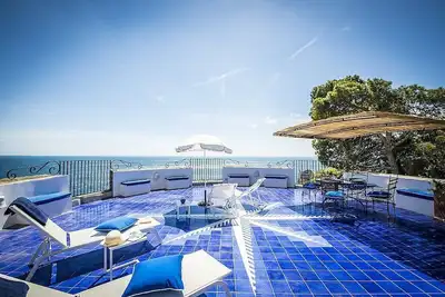 Image de Villa Torre Baldo: A charming three-story ancient watch tower built sheer above the sea, with Free Wi-Fi.