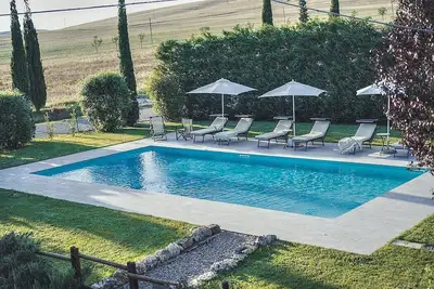 Image de Villa Tre Civette: A characteristic and welcoming apartment that is part of an ancient country house located in the heart of the Val d'Orcia, with Free Wi-Fi.