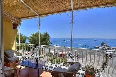 Image de Casa Ninnolo: A bright and sunny two-story independent house situated in a central location, at a short distance from the beach, with Free Wi-Fi.