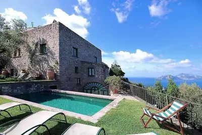 Image de Villa Buongusto: A splendid and luminous three-story villa made of stone, with Free Wi-Fi.